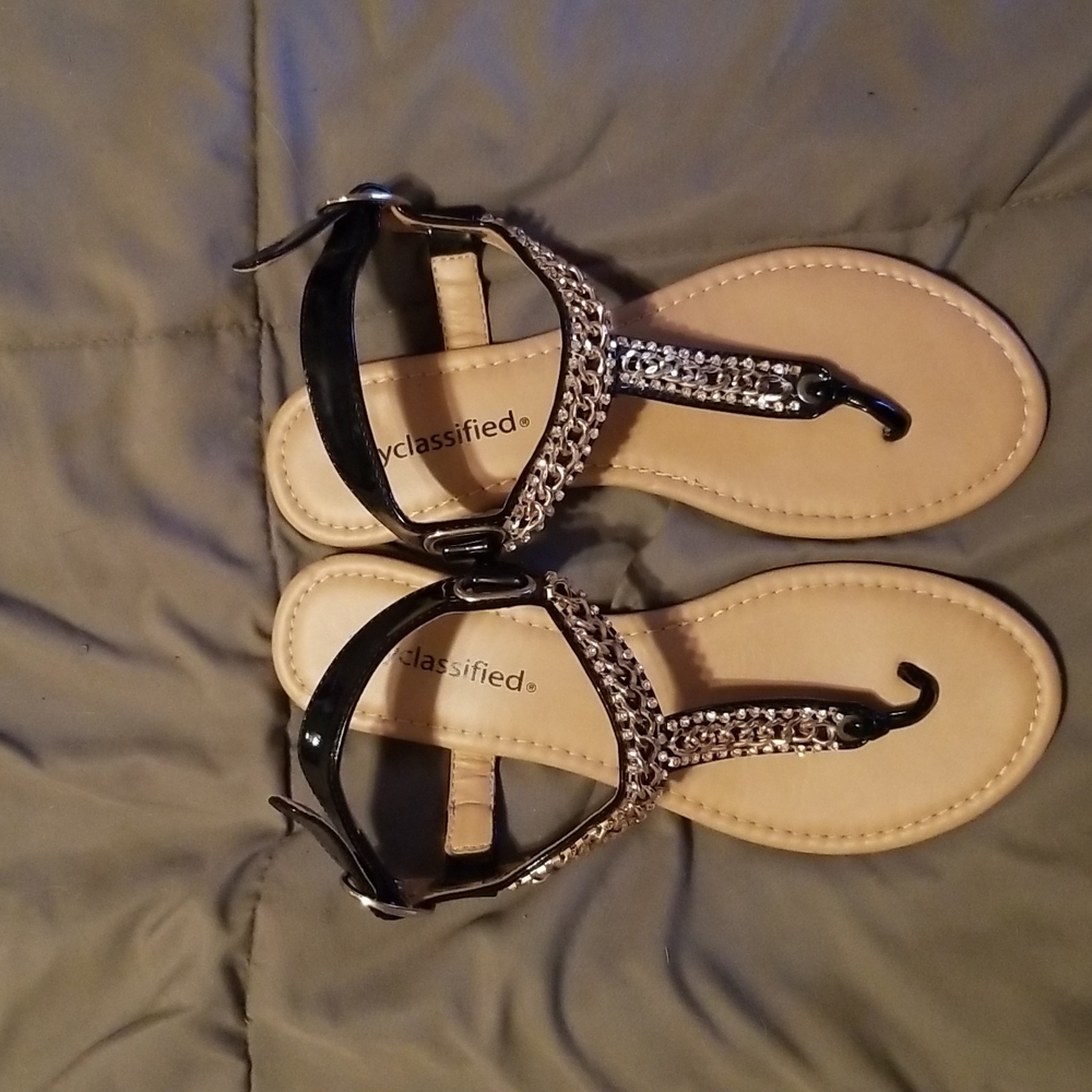 City Classified flat sandals size 6 1/2